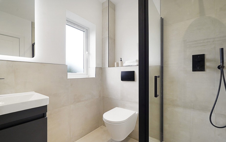 Cornmow Drive Open Bathroom